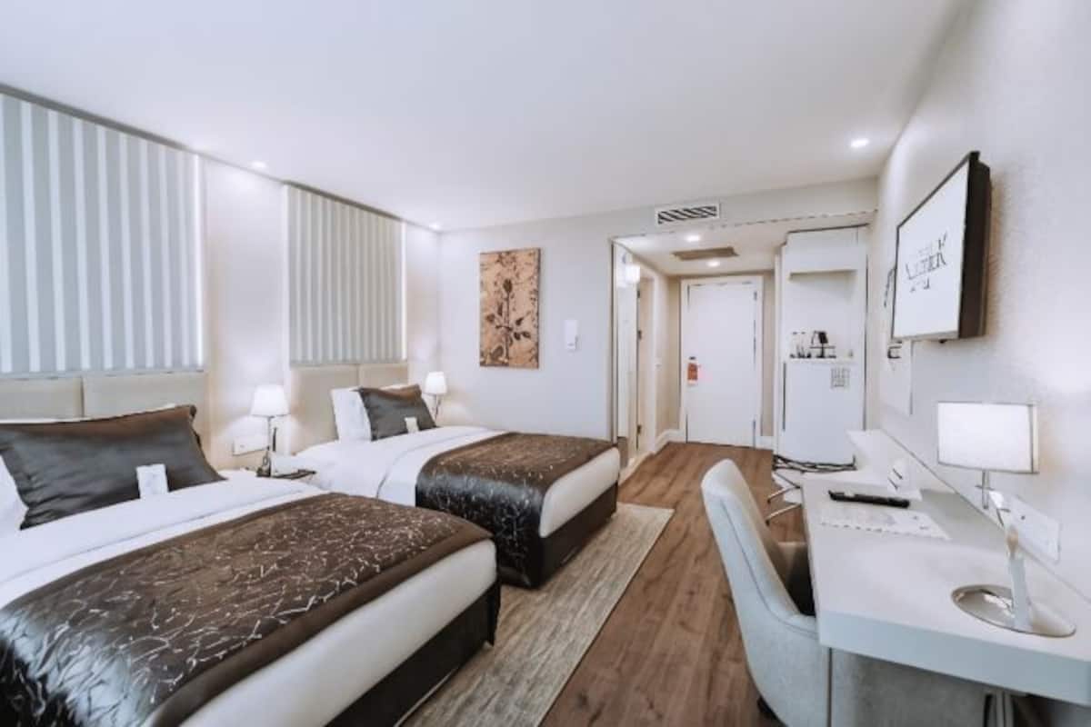 1 bedroom, hypo-allergenic bedding, Select Comfort beds, minibar