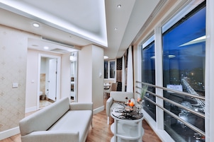 Grand Suite | Living area | MP3 dock