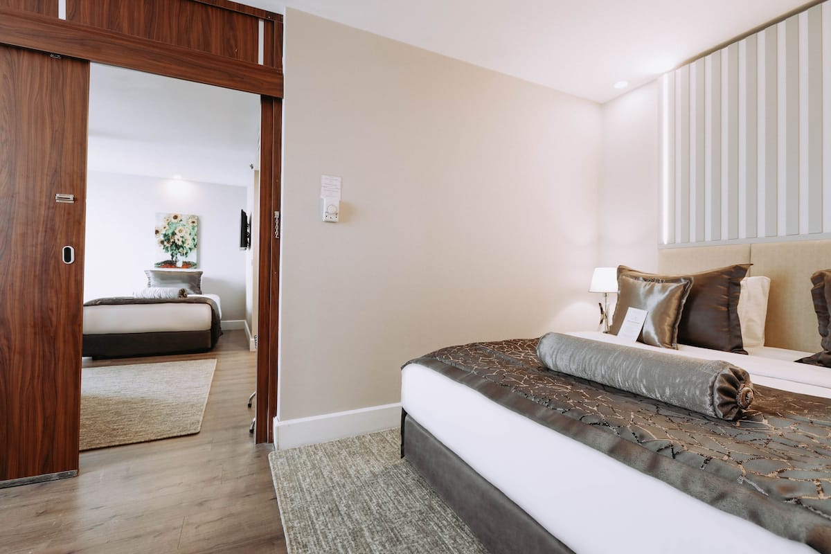 Family Room, City View | 1 bedroom, hypo-allergenic bedding, Select Comfort beds, minibar