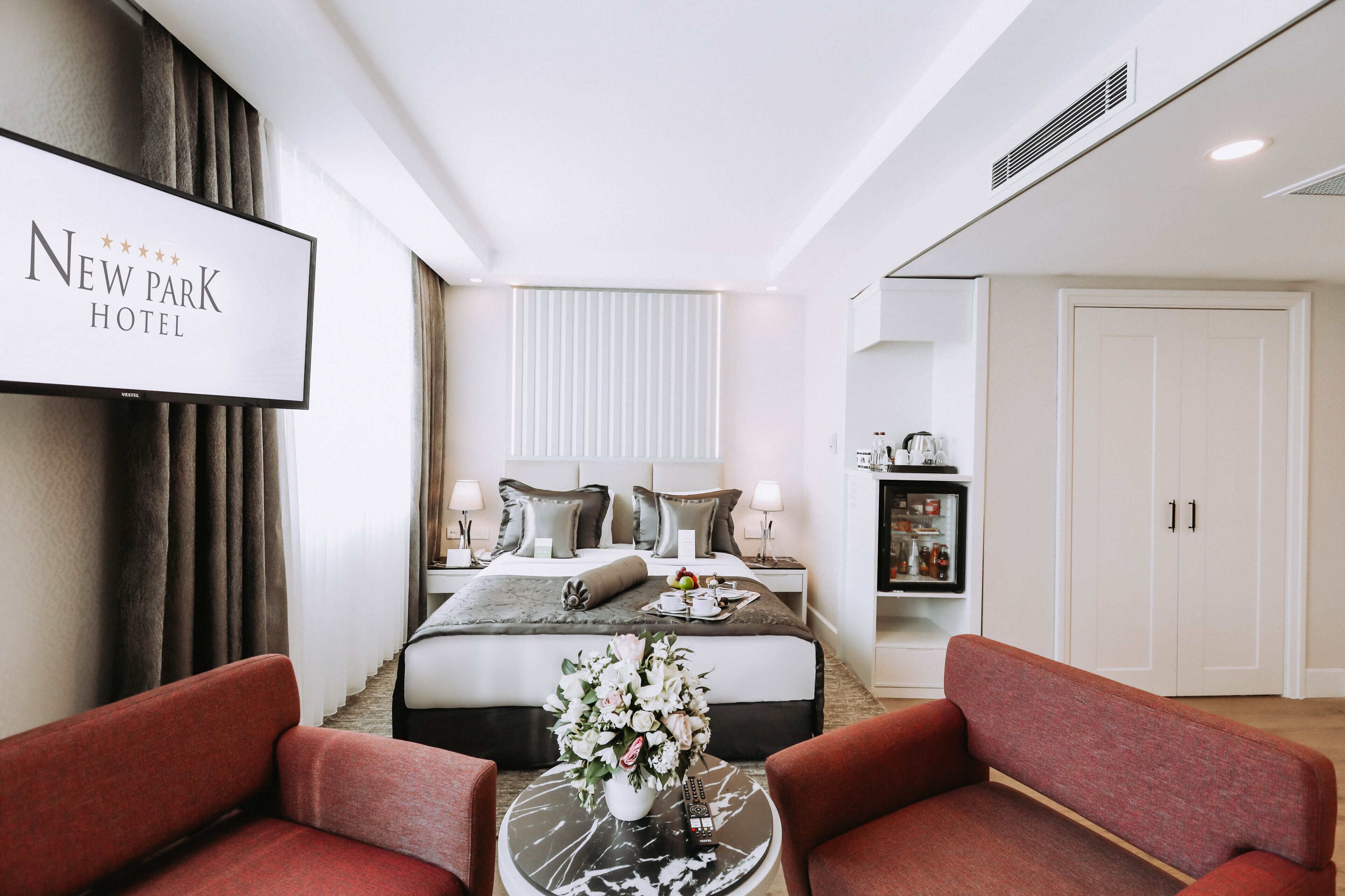 Photo - New Park Hotel