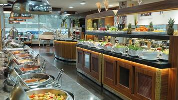 Free buffet breakfast on weekdays