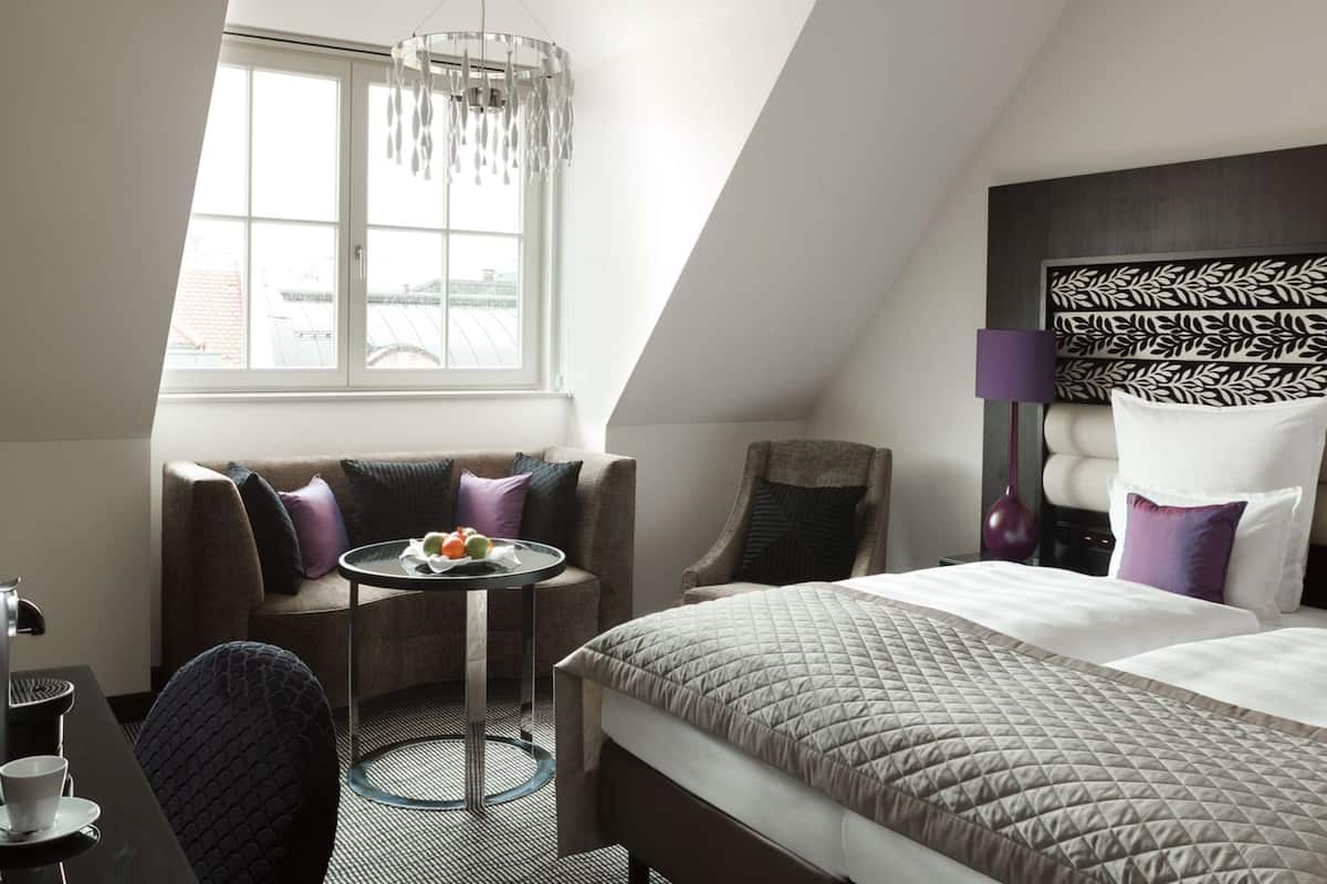 Deluxe Room | 1 bedroom, premium bedding, down duvets, pillow-top beds