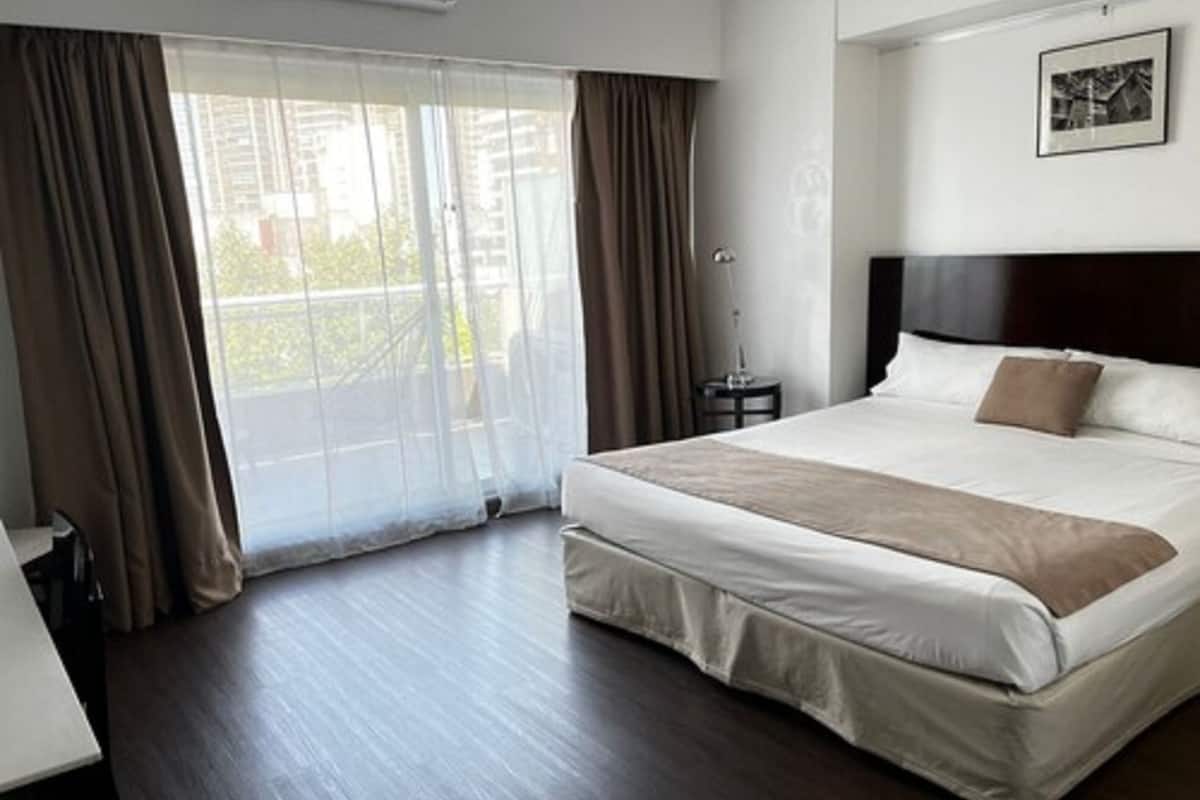 Suite, 1 King Bed, Balcony