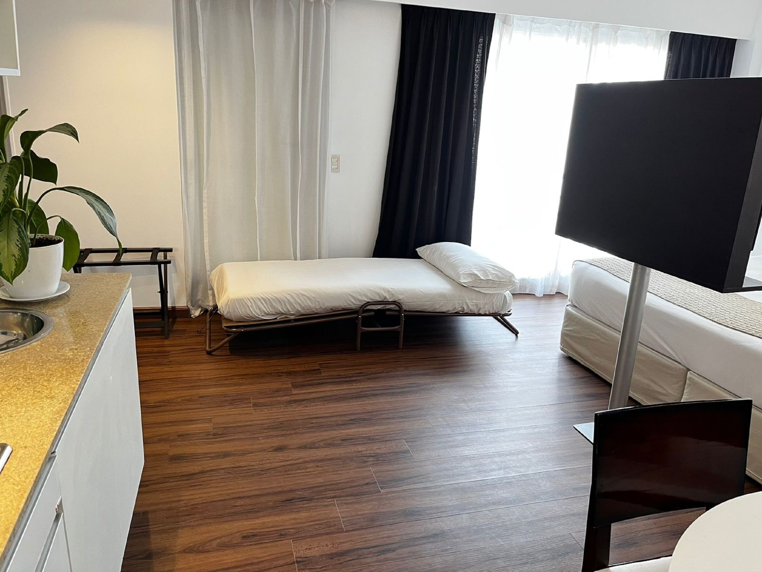 family suite | premium bedding, down duvets, pillow-top beds, minibar