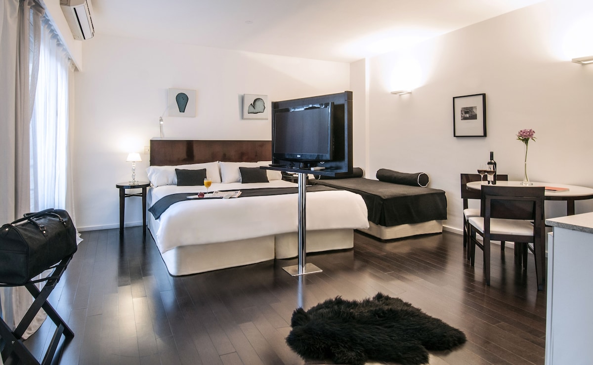 Habitación triple Deluxe | Ropa de cama de alta calidad y edredones de plumas