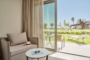 Double Room, Pool View | Living area