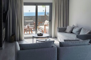 Televisión de pantalla plana, mesa de ping pong