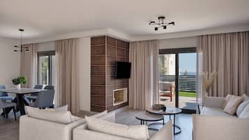 Villa, 2 Bedrooms, Private Pool | Coffre-fort, bureau, espace de travail pour ordinateurs portables