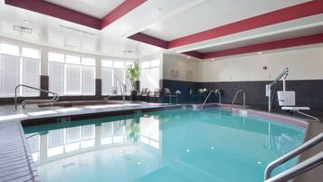 Innenpool, Liegestühle