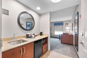 Room | In-room safe, blackout drapes, iron/ironing board - Hampton Inn & Suites St. Louis/South I-55 (St. Louis)