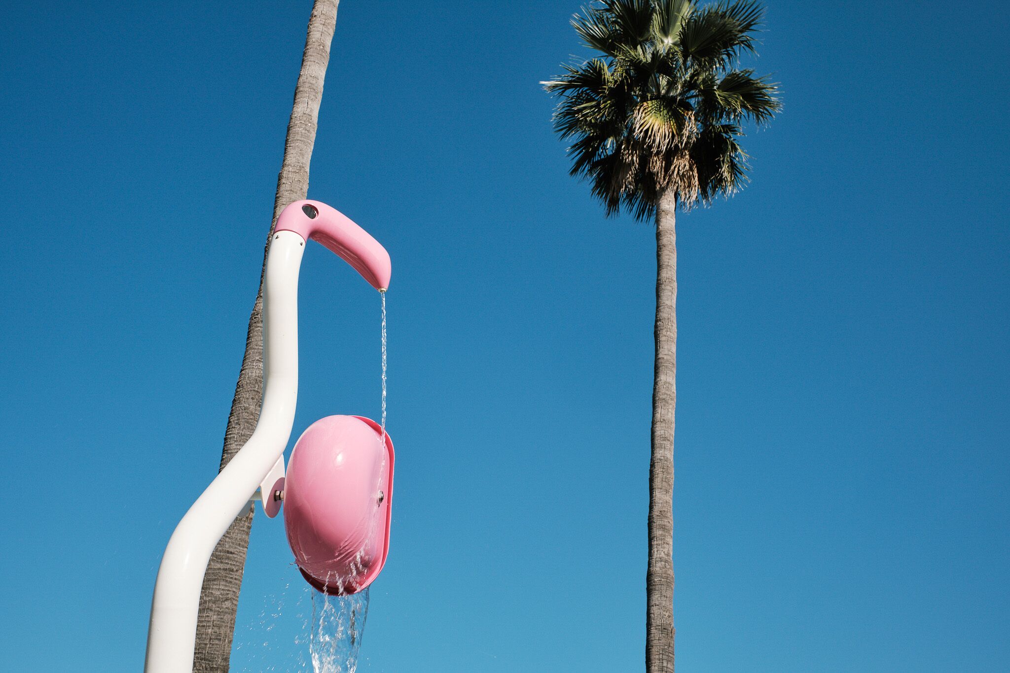 2 outdoor pools, pool loungers