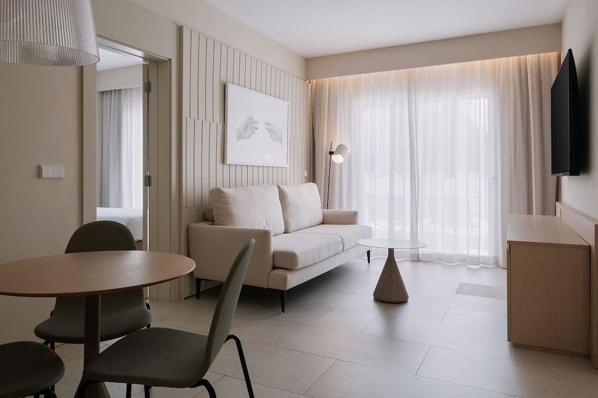 deluxe suite, private pool | living area | flat-screen tv