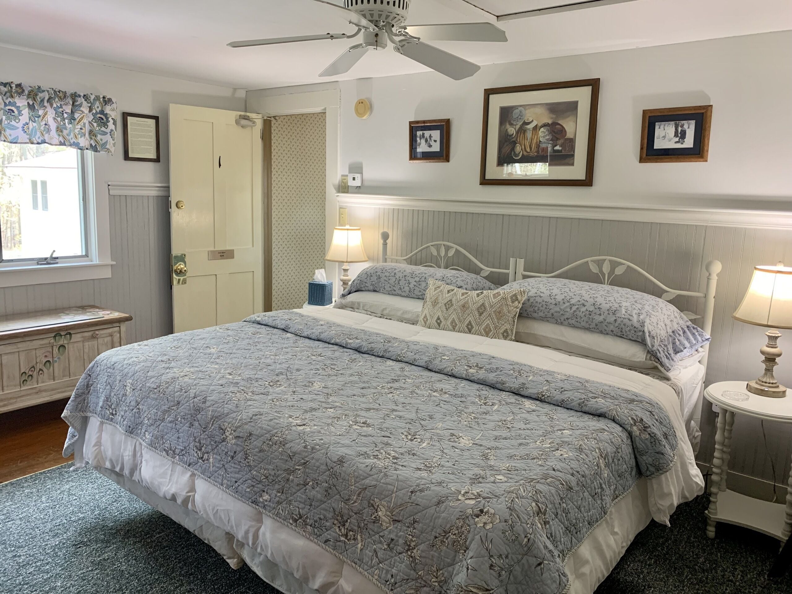 Deluxe Double Room, Ensuite, Mountain View (Room 1)