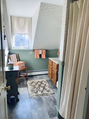 Twin Room, Private Bathroom (Room 5 -External Bathroom) | Bathroom