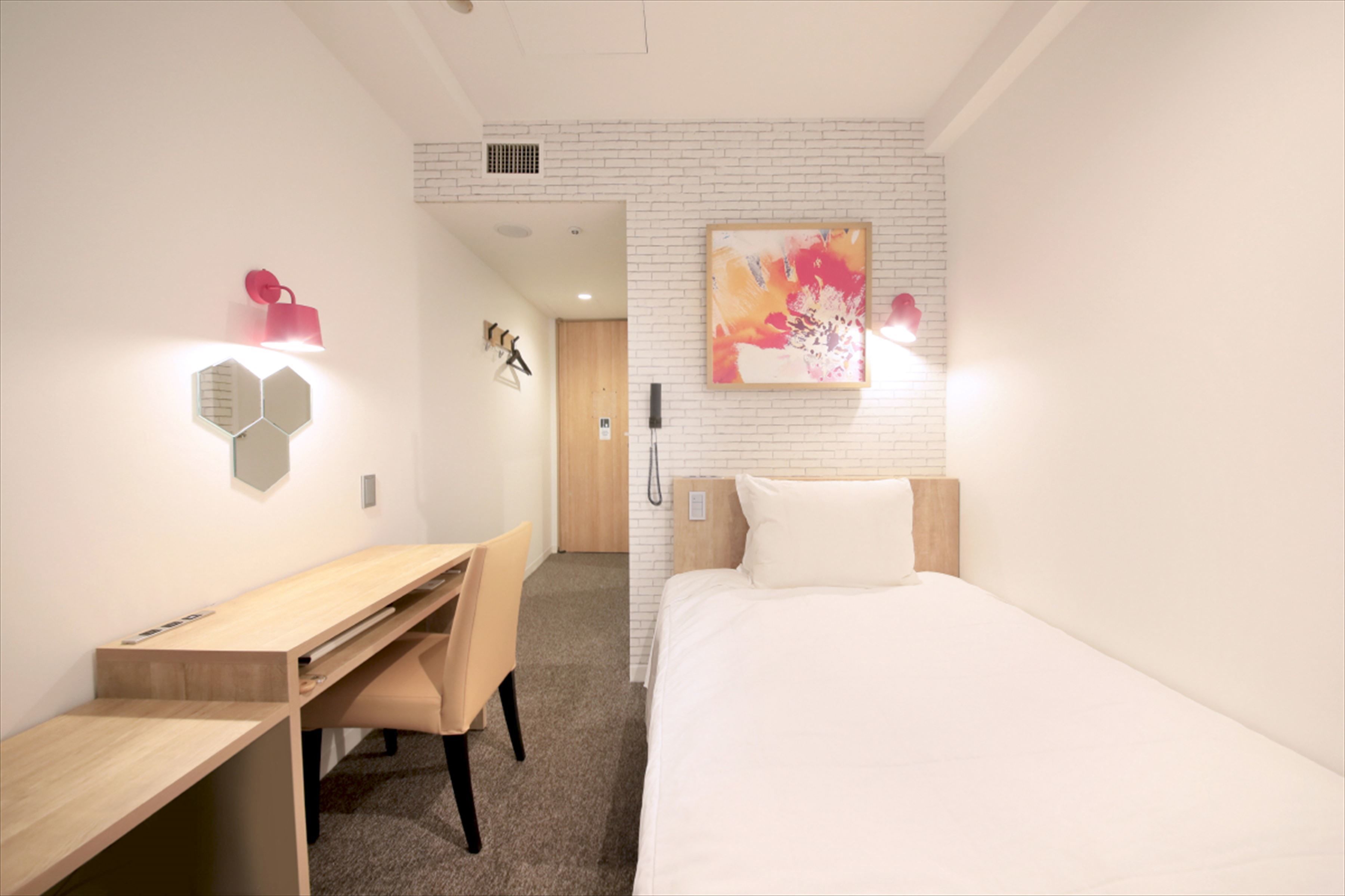 1 bedroom, desk, soundproofing, free wifi