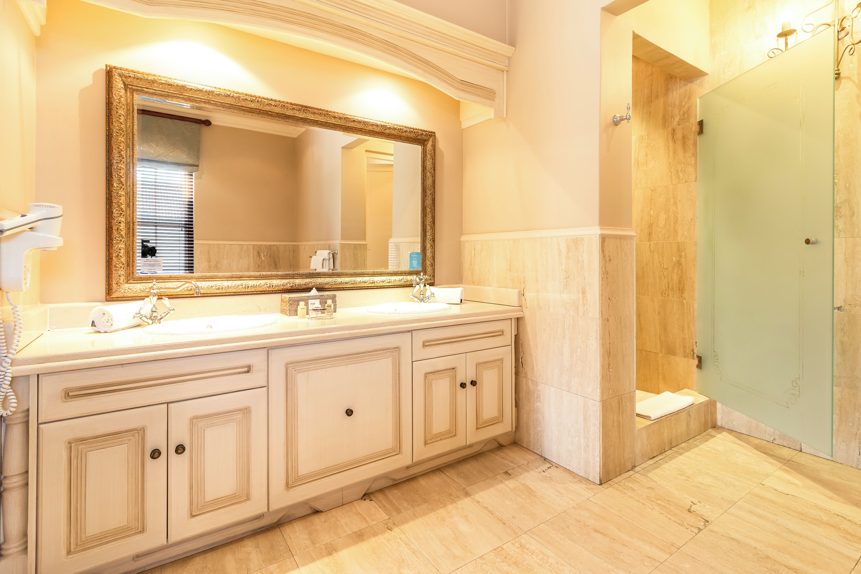 shower, rainfall showerhead, free toiletries, hair dryer