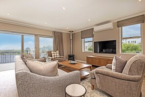 Living area - L'ermitage - Franschhoek Chateau & Villas (Franschhoek)
