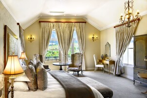 1 bedroom, premium bedding, Tempur-Pedic beds, in-room safe