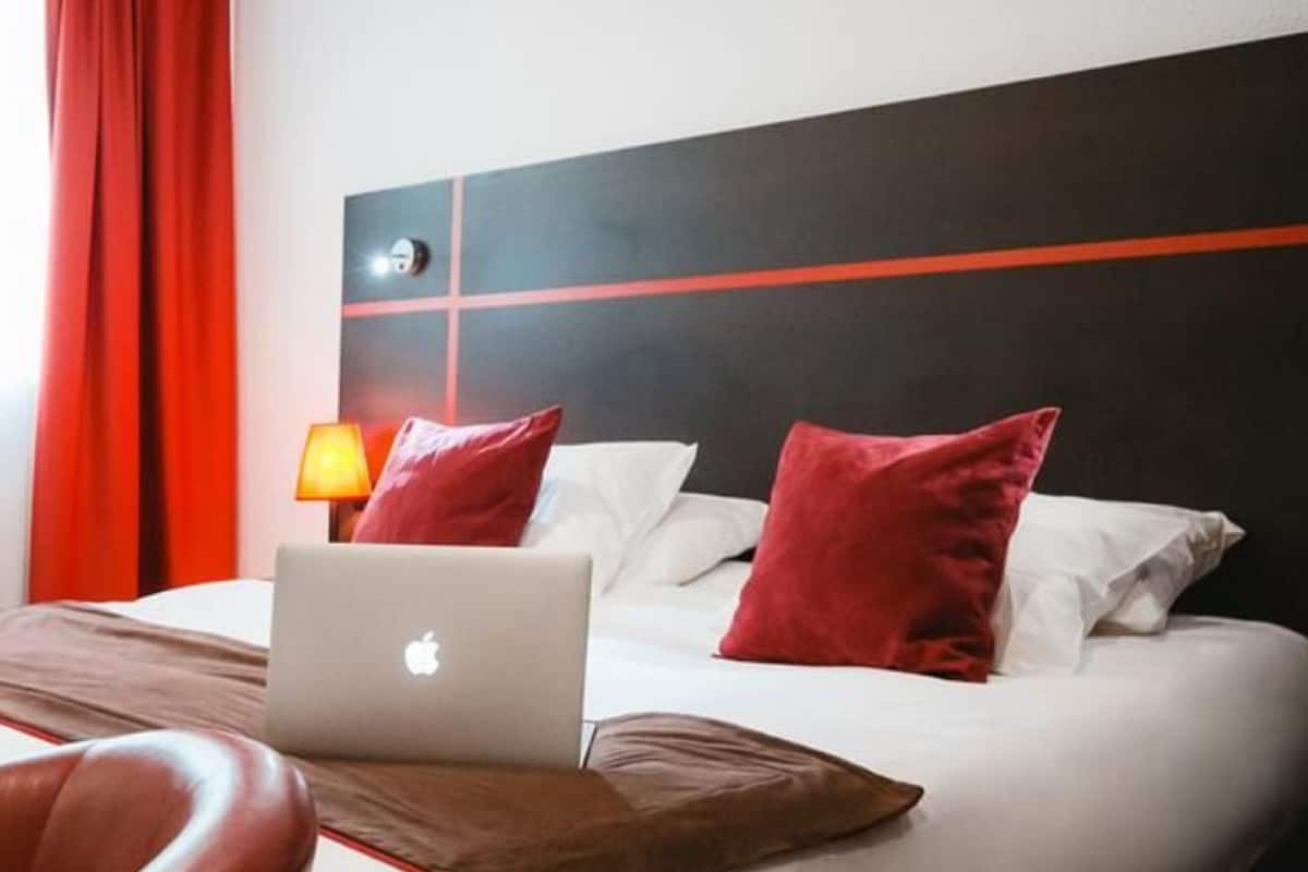 premium bedding, in-room safe, desk, blackout curtains