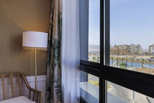 Pillowtop beds, minibar, in-room safe, desk