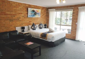 Ropa de cama de alta calidad y escritorio