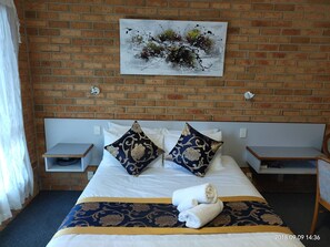 Studio Luxe, baignoire à jets | Literie de qualité supérieure, bureau, fer et planche à repasser