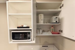 Private kitchen - The Coachman Motel & Units (Cowes)