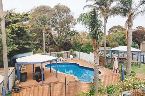 Outdoor pool, open noon to 8 PM, sun loungers