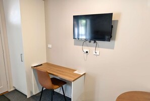 Self contained Twin Room | Living area | TV - The Coachman Motel & Units (Cowes)