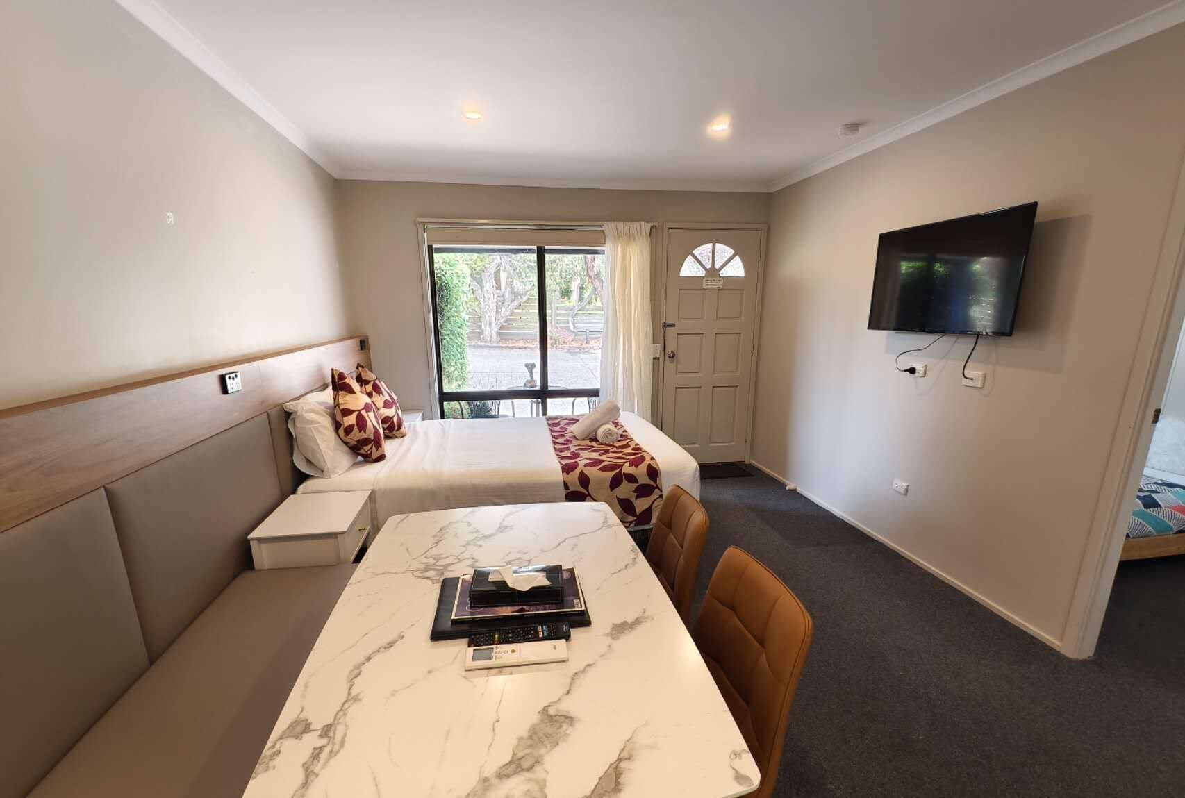 Premium bedding, desk, iron/ironing board, free WiFi