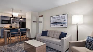 Suite, 1 kingsize bed | Een bureau, verduisterende gordijnen, een strijkplank/strijkijzer