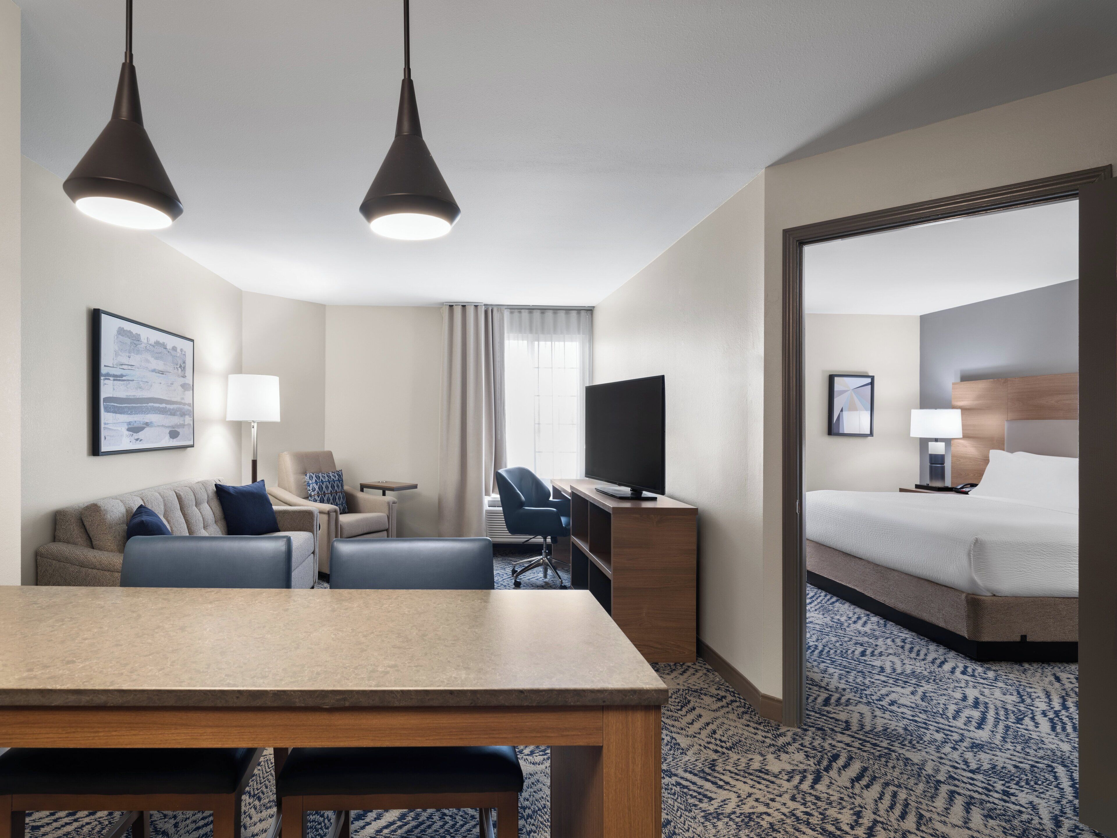 suite, 1 bedroom | desk, blackout curtains, iron/ironing board, free cots/infant beds