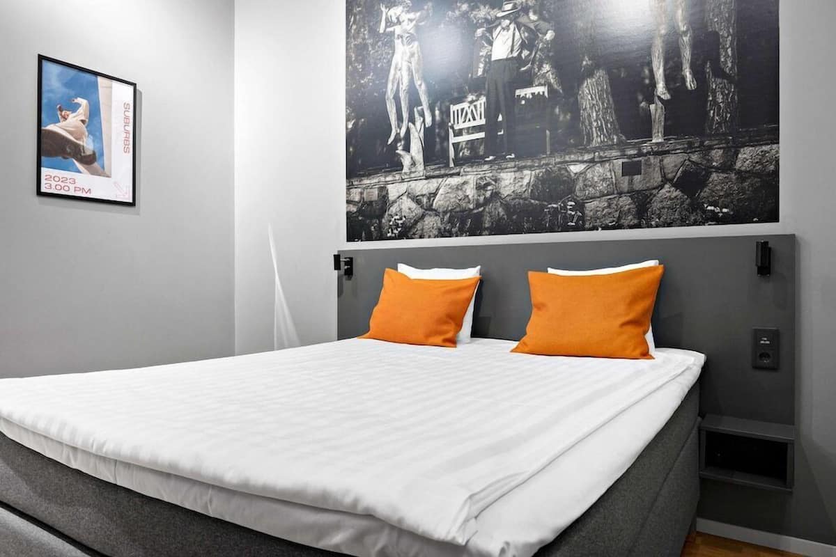 Rúm með „pillowtop“-dýnum, skrifborð, ókeypis þráðlaus nettenging