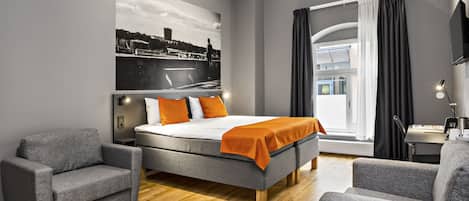 Superior-Dreibettzimmer | Pillowtop-Betten, Schreibtisch, kostenloses WLAN, Bettwäsche
