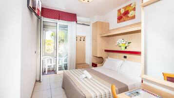 Chambre Standard Double ou avec lits jumeaux, balcon | Coffres-forts dans les chambres, bureau, Wi-Fi gratuit, draps fournis