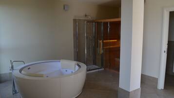 Sauna, vasca idromassaggio, massaggi “deep tissue”, massaggi thailandesi