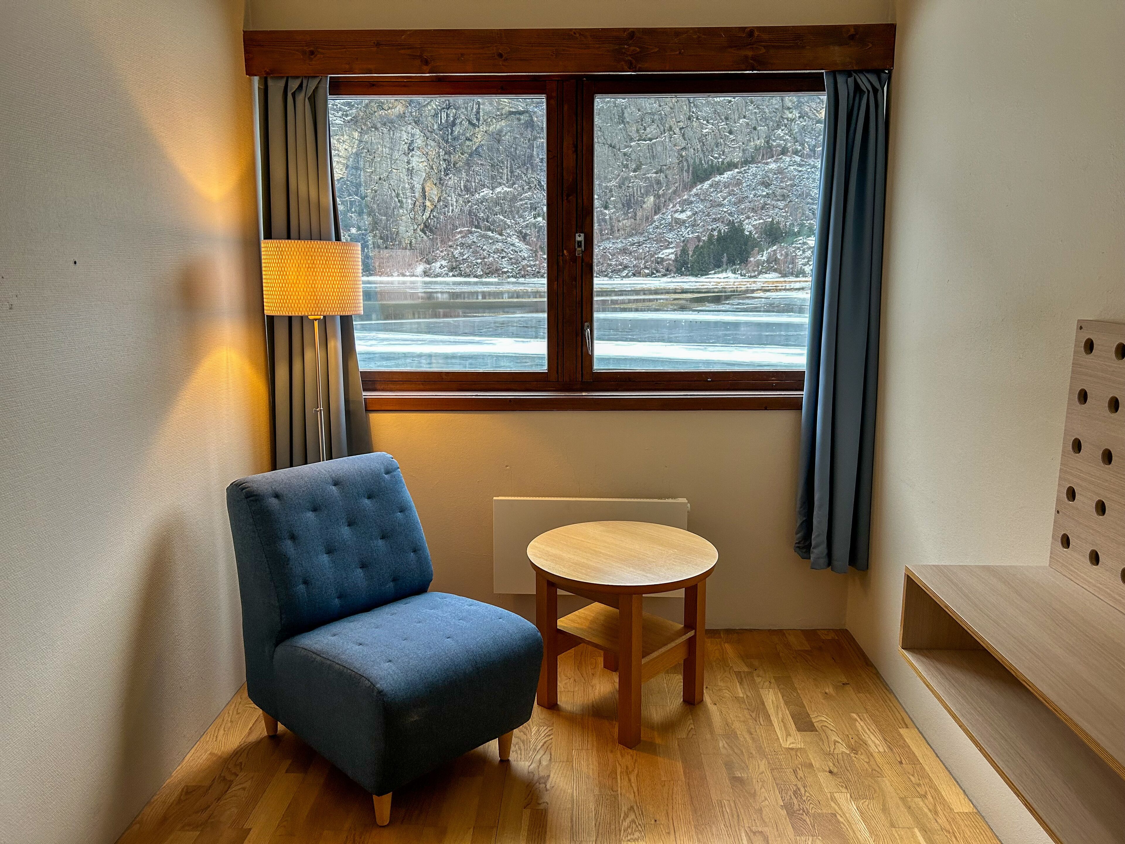 single room | 1 bedroom, desk, bed sheets