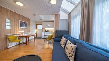 Studio | Living area | Flat-screen TV