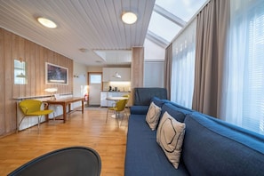 Studio | Living area | Flat-screen TV