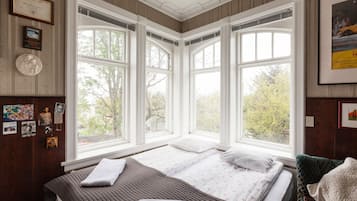 Double Room, Shared Bathroom | In-room safe, desk, soundproofing, iron/ironing board