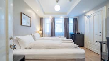 Double Room, Private Bathroom | In-room safe, desk, soundproofing, iron/ironing board