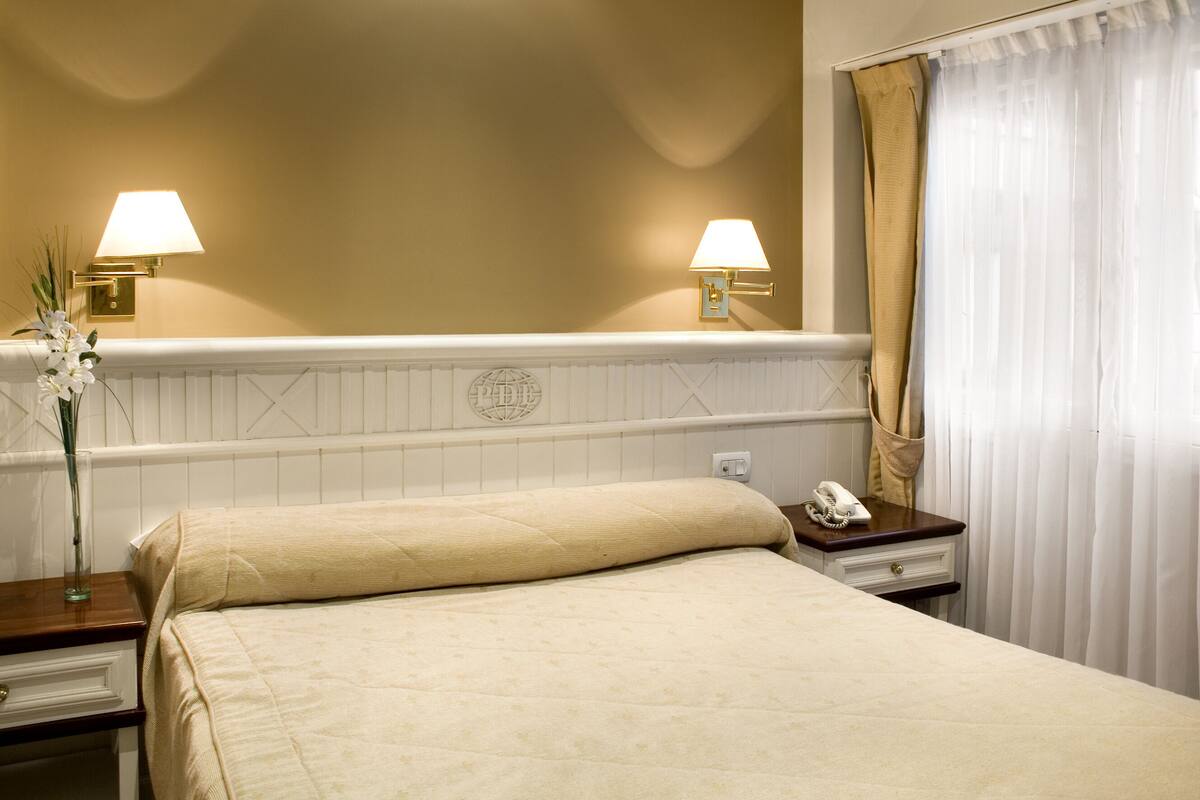 Junior Double Room, Ensuite | In-room safe, free WiFi