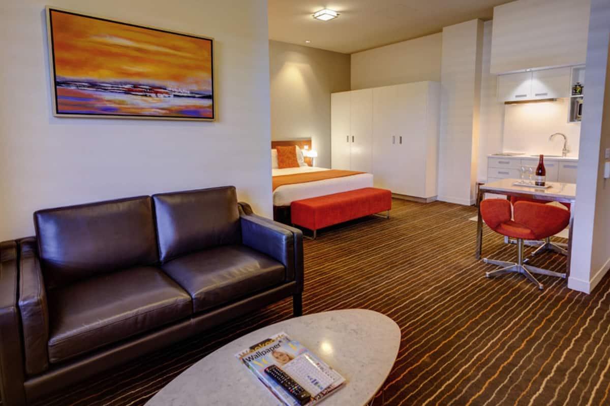 Premium bedding, minibar, in-room safe, desk