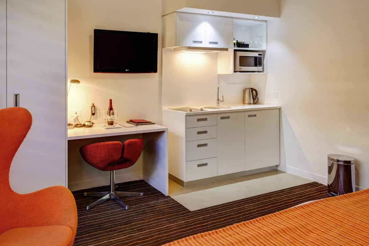Premium bedding, minibar, in-room safe, desk
