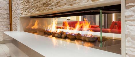 Breakfast and dinner served