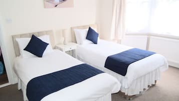 Family Room | Desk, iron/ironing board, WiFi, bed sheets
