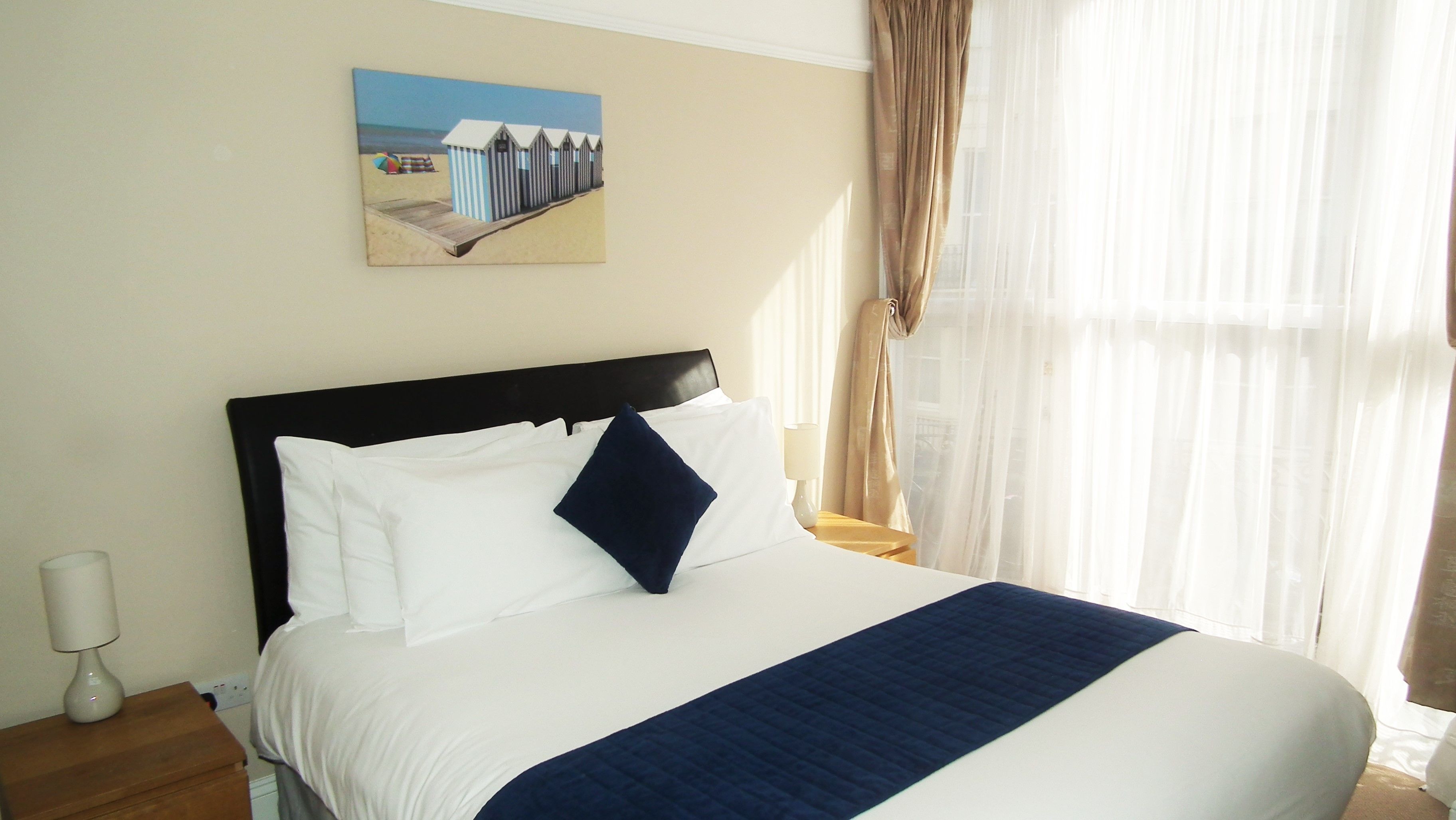 Desk, iron/ironing board, WiFi, bed sheets