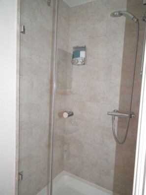 Superior Double Room | Bathroom shower