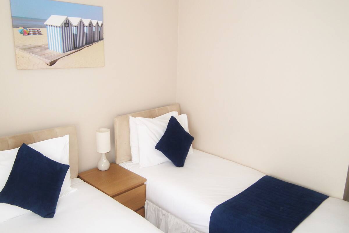 Luxury Room (King or Twin) | Desk, iron/ironing board (on request), WiFi, bed sheets