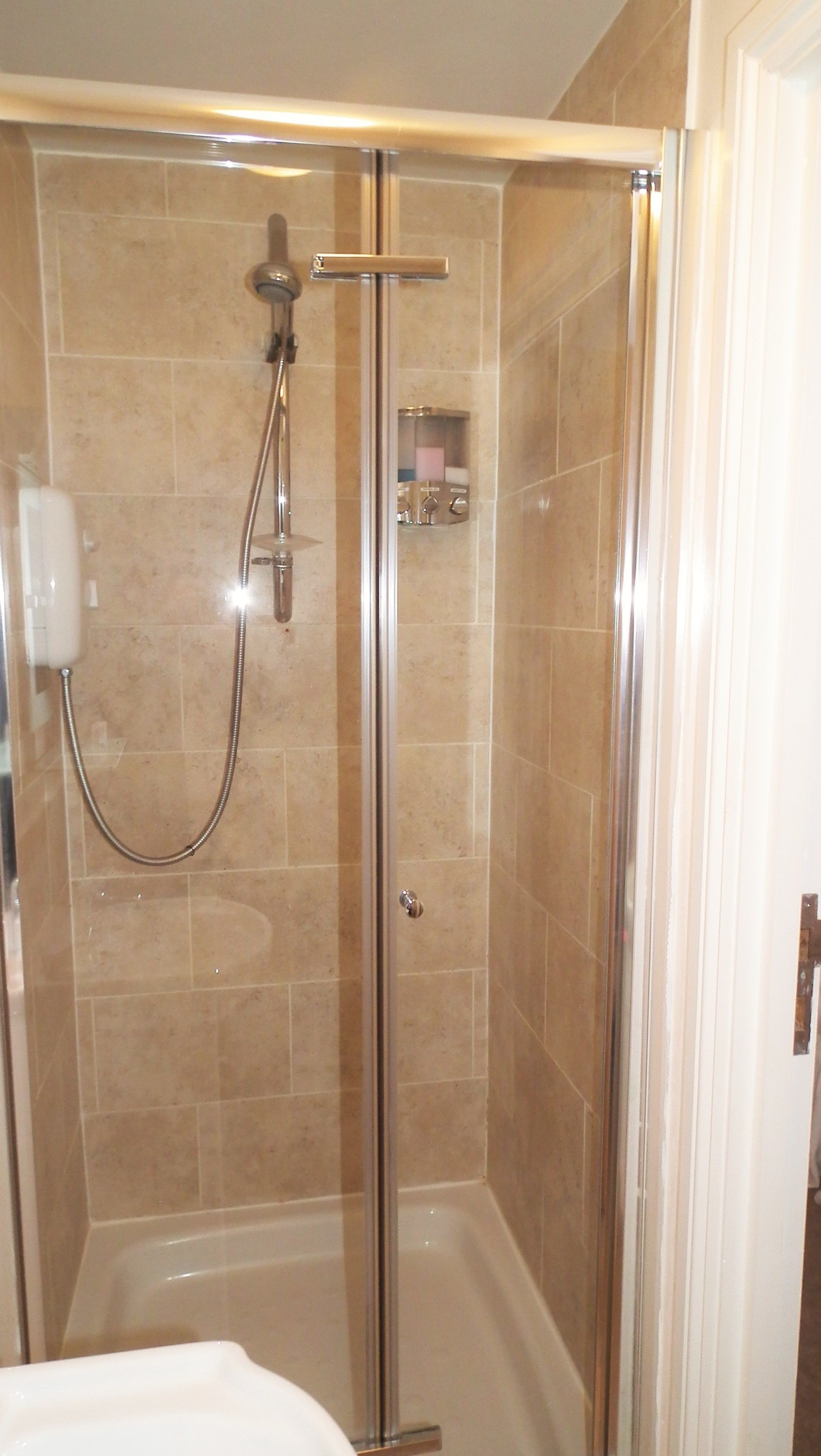 Desk, iron/ironing board, WiFi, bed sheets